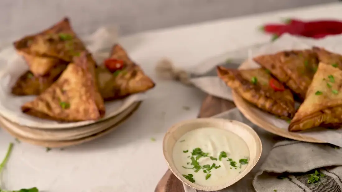 Samosas with a yoghurt dip